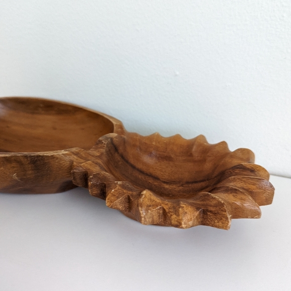 Large Wooden Monkey Pod Pineapple Dish - Picture 2 of 8